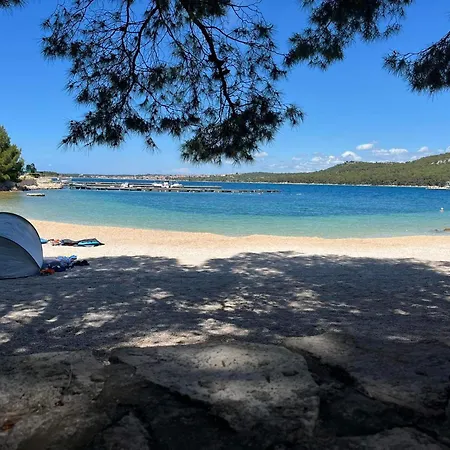 Mobile Oaza, Kamp Lovre Drage, 80m From Sea 度假居