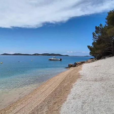 度假居 Mobile Oaza, Kamp Lovre Drage, 80m From Sea *